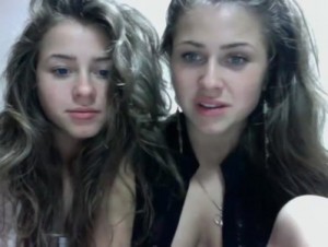 Irmãs lésbicas se mostrado na webcam